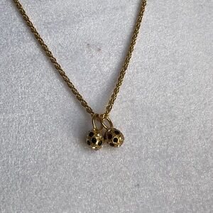 Elegant Gold Pendant Necklace